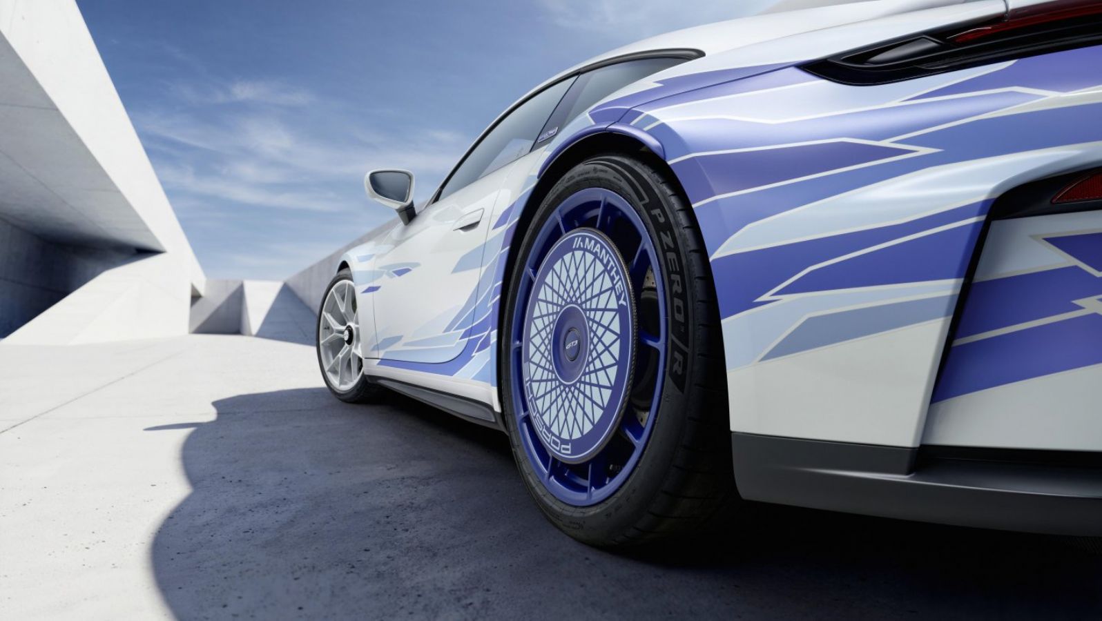 H Porsche παρουσιάζει τις τρεις πιο εξατομικευμένες 911! 